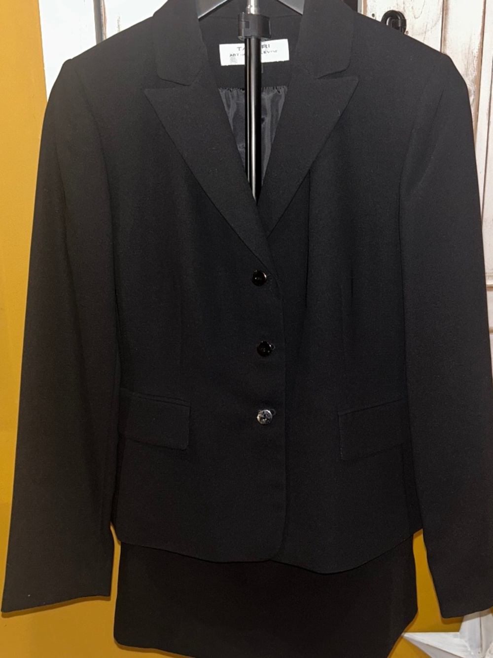 Tahari Arthur S Levine Petite 4P Black 2 Piece Blazer Pencil Skirt Suit